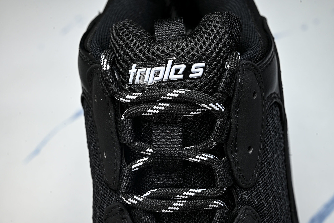 Ba1en*iaga Triple S 3.0 W1FB3-1001