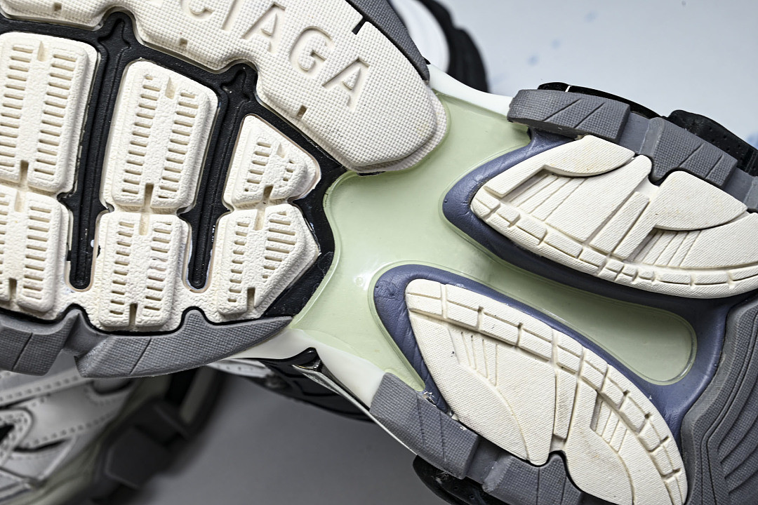 Ba1en*iaga Track.2 W2GN3-1090