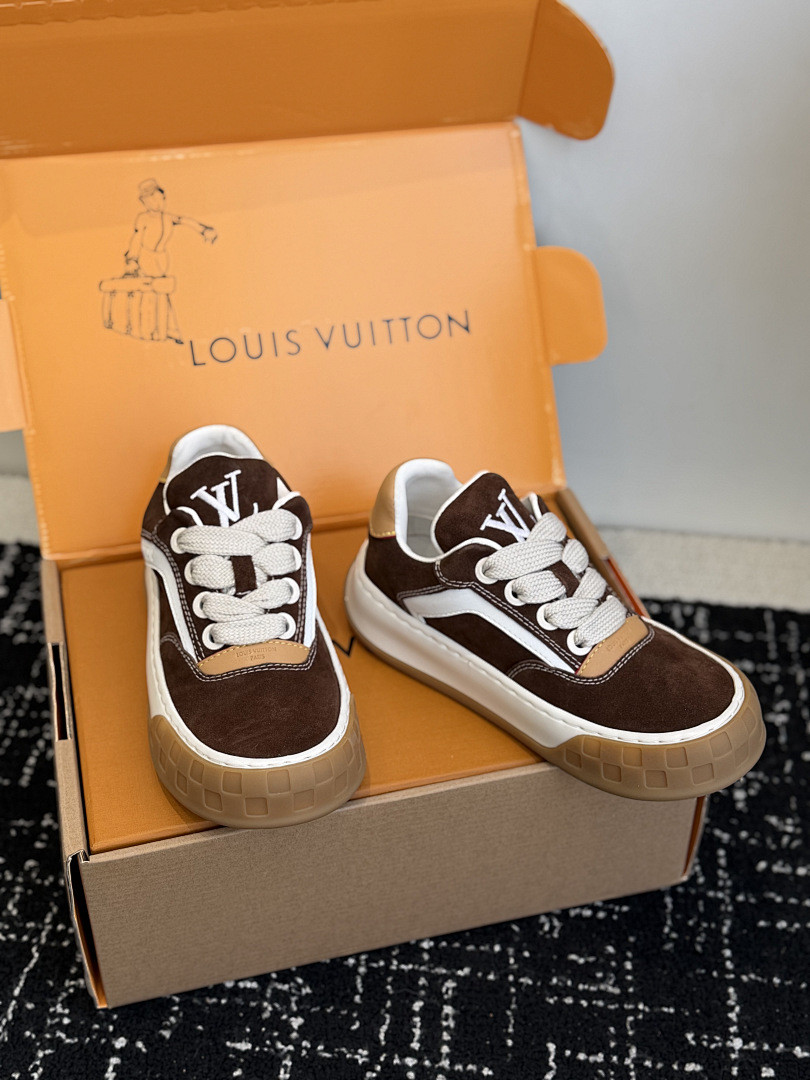 L*V TILTED Sneaker