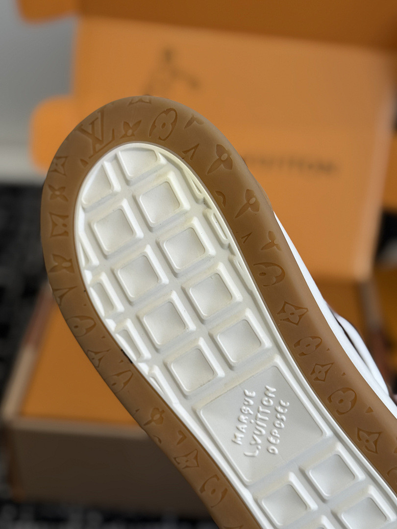 L*V TILTED Sneaker