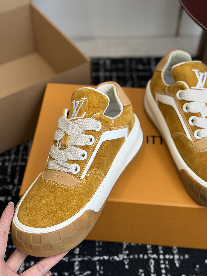 L*V TILTED Sneaker