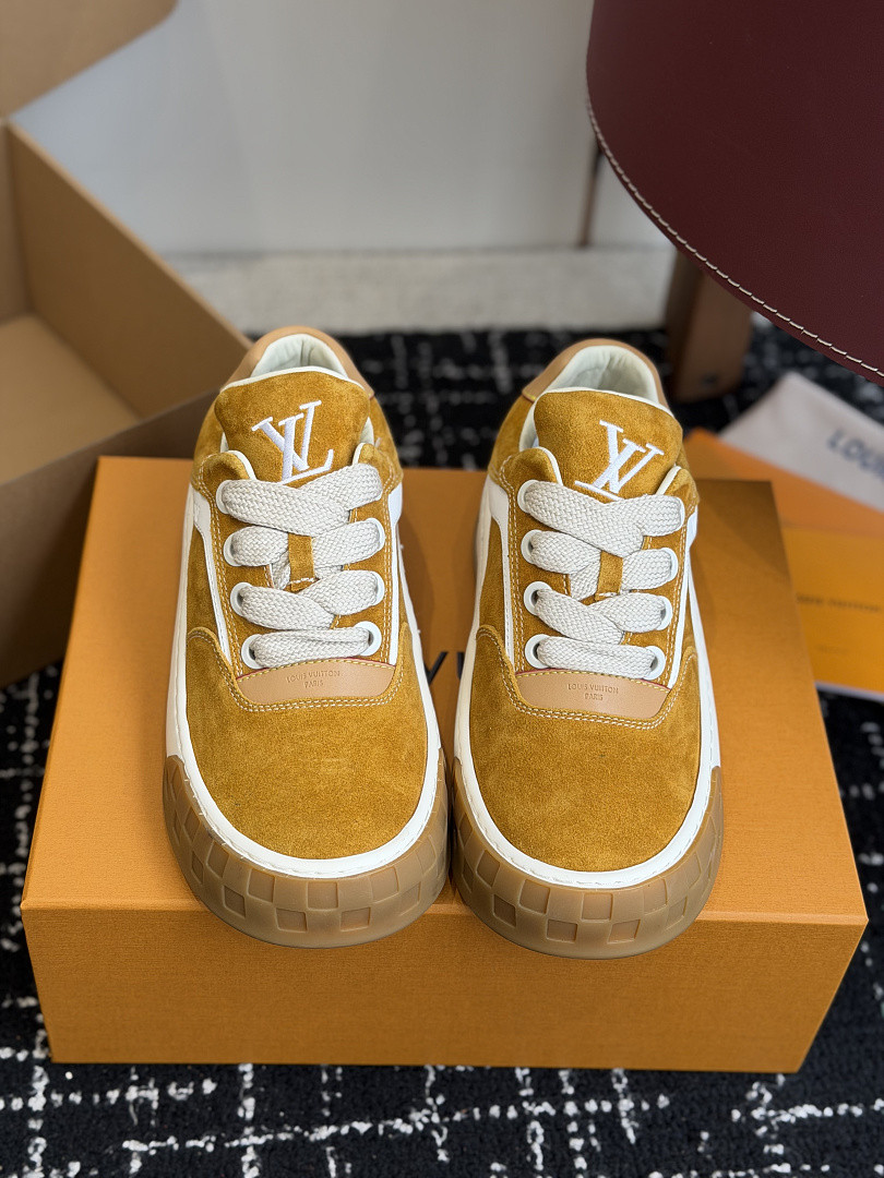 L*V TILTED Sneaker