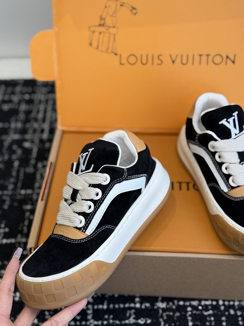 L*V TILTED Sneaker