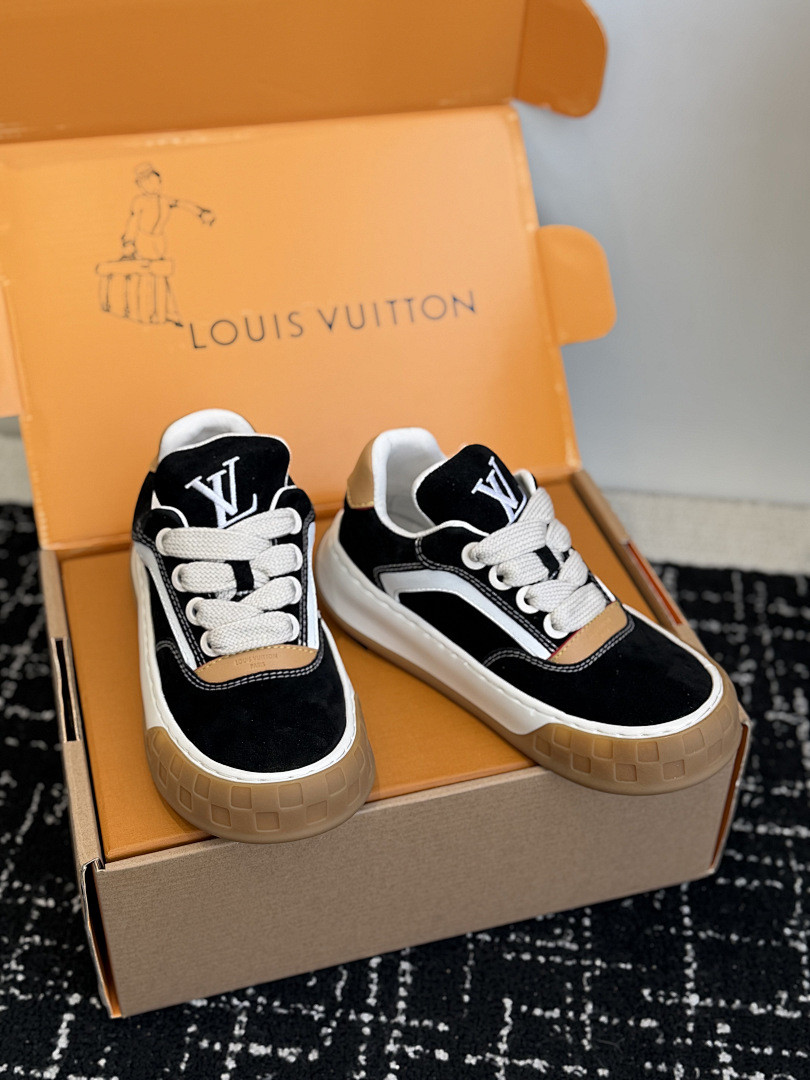 L*V TILTED Sneaker