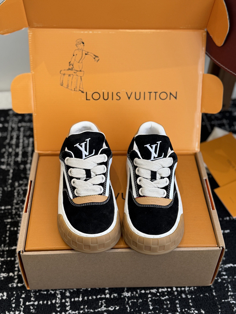 L*V TILTED Sneaker