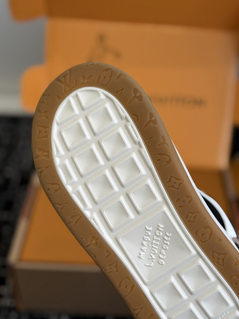 L*V TILTED Sneaker