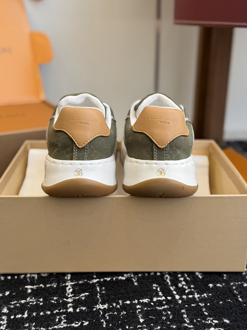 L*V TILTED Sneaker