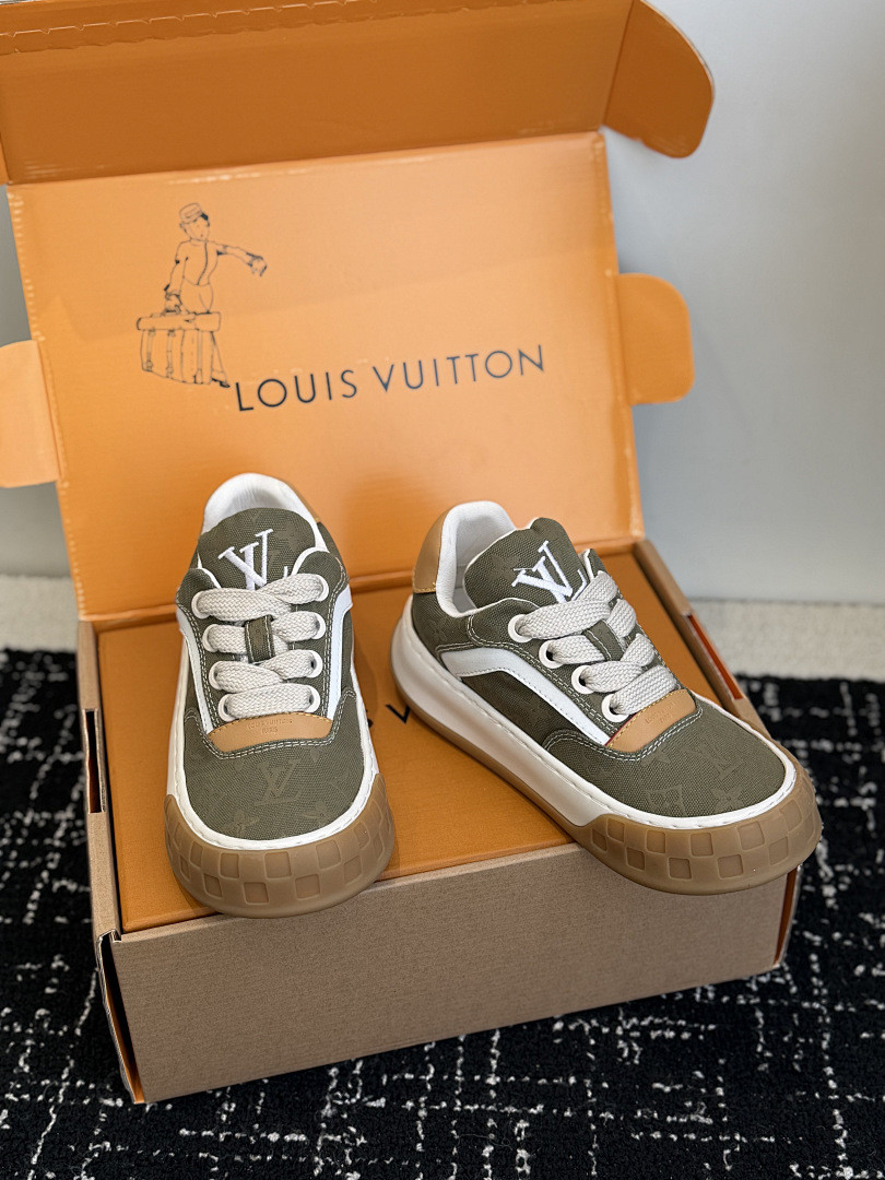 L*V TILTED Sneaker