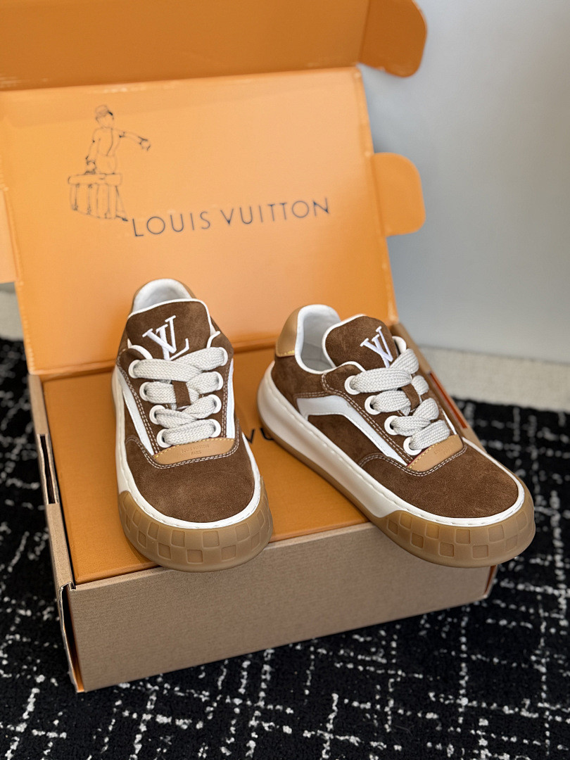 L*V TILTED Sneaker