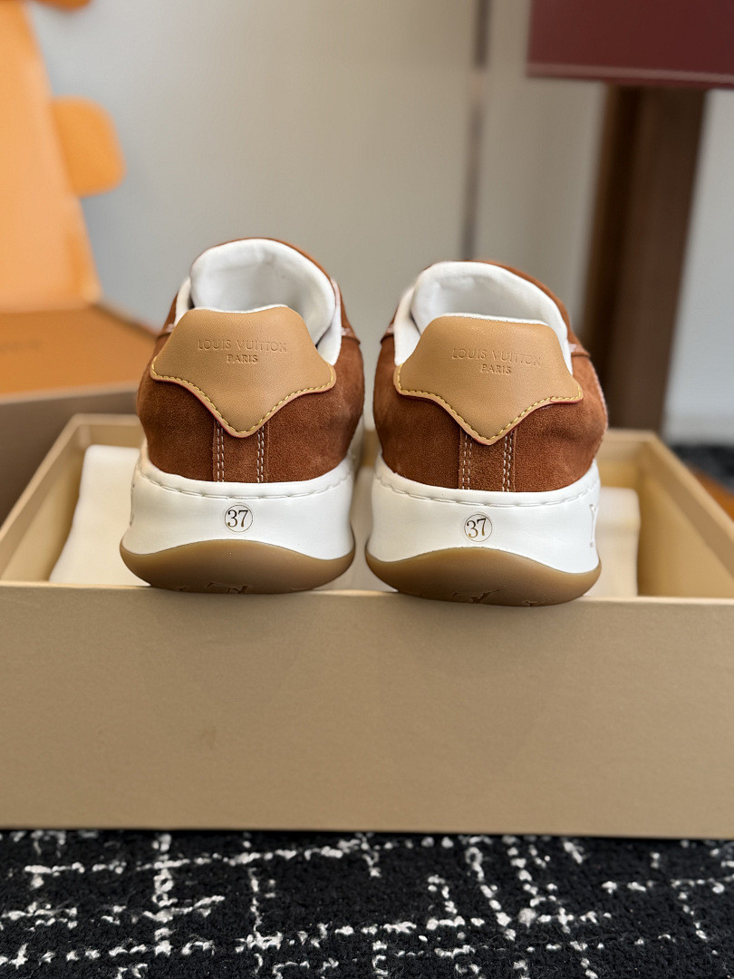 L*V TILTED Sneaker