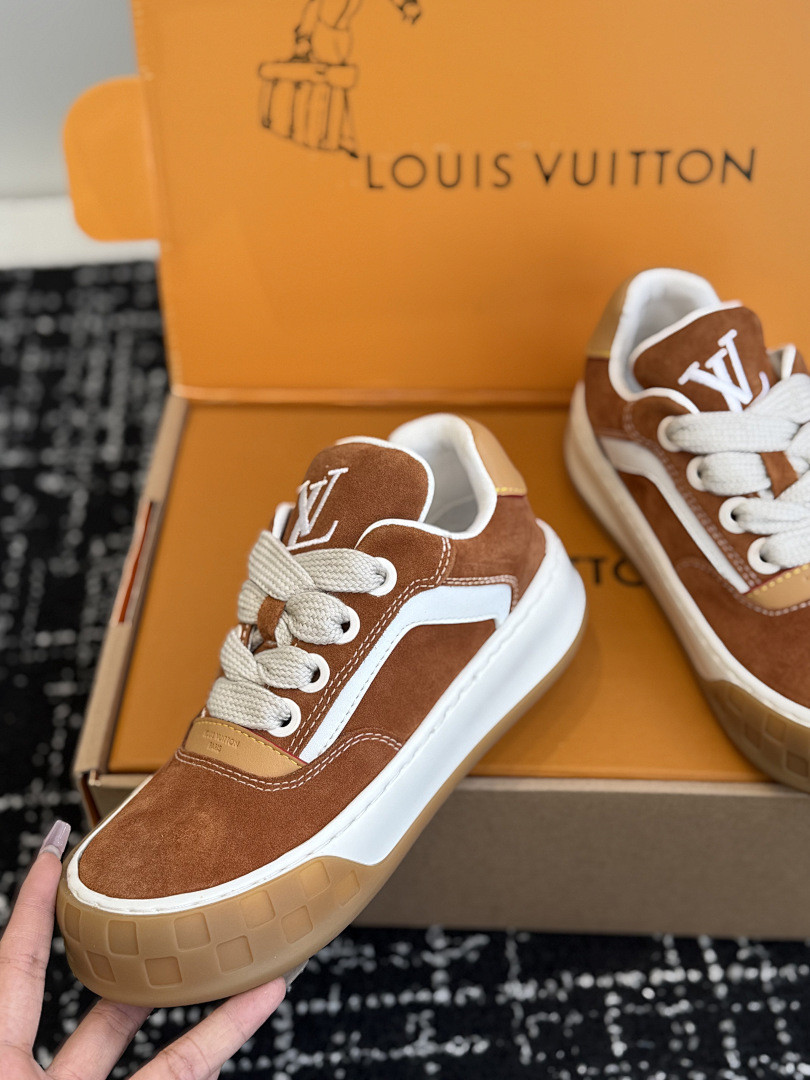 L*V TILTED Sneaker