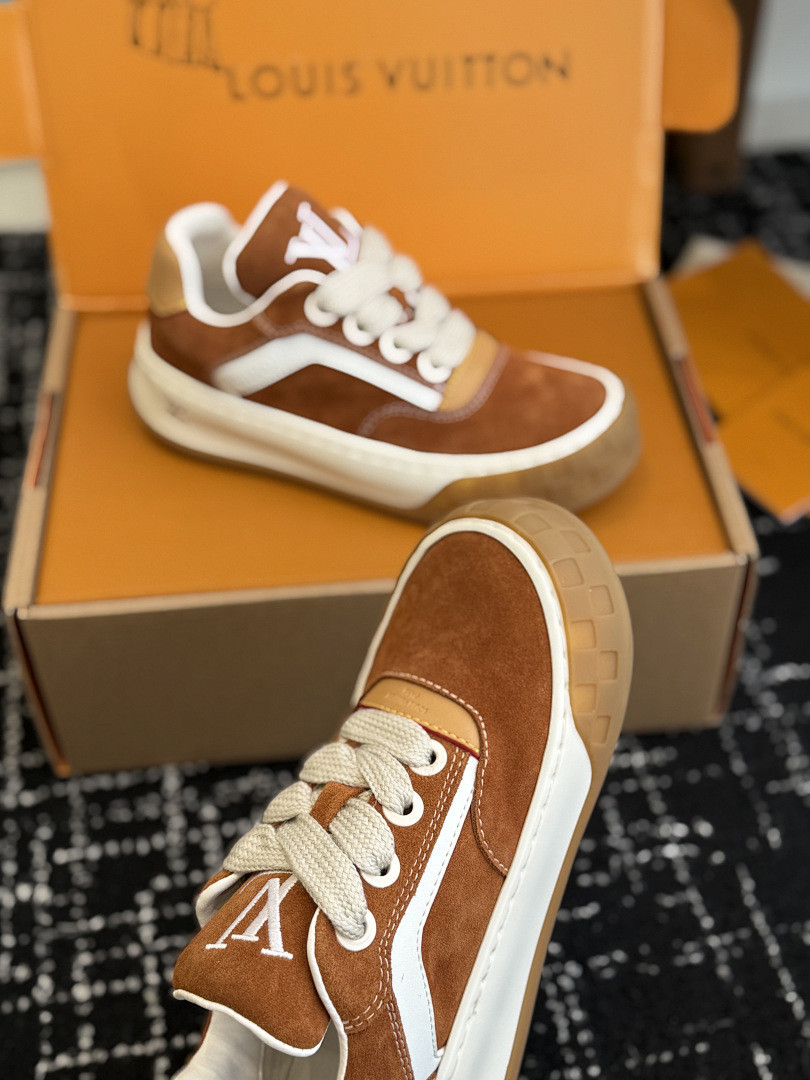 L*V TILTED Sneaker