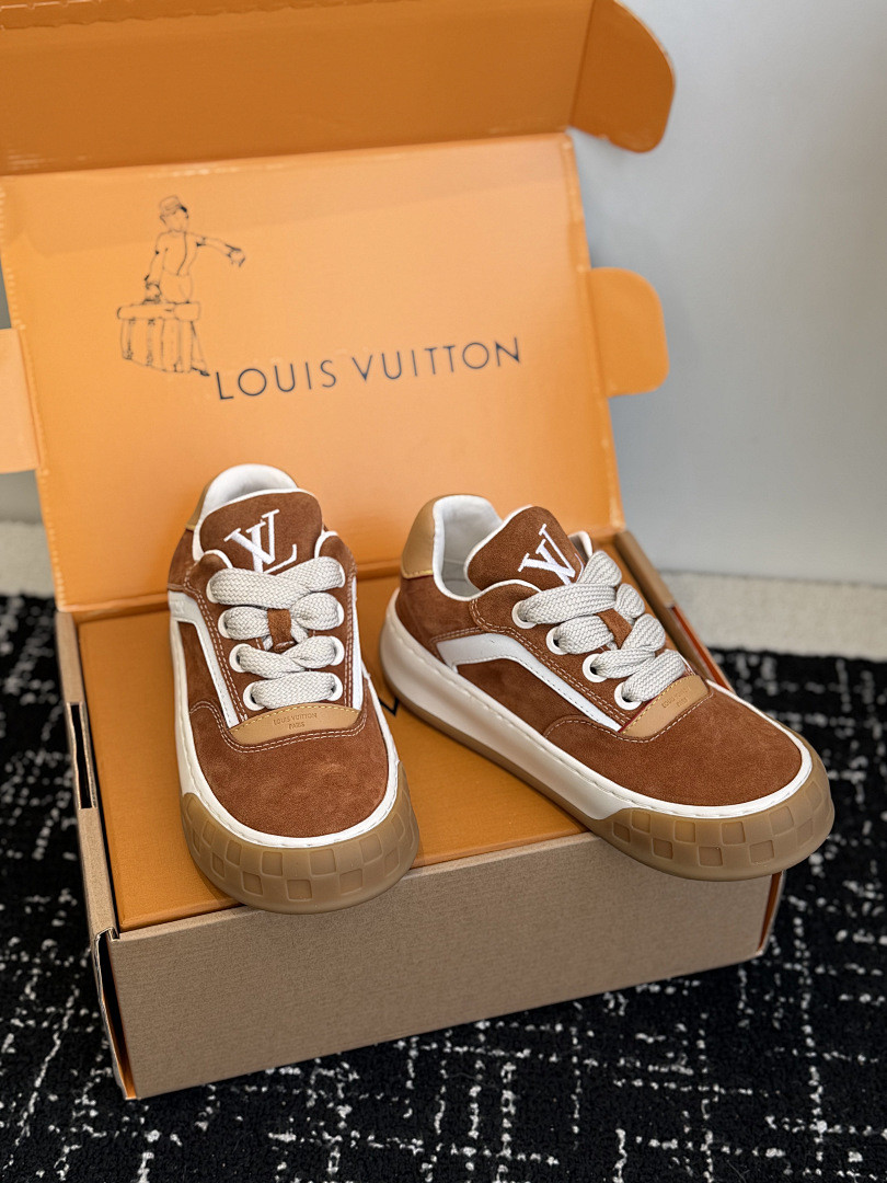 L*V TILTED Sneaker