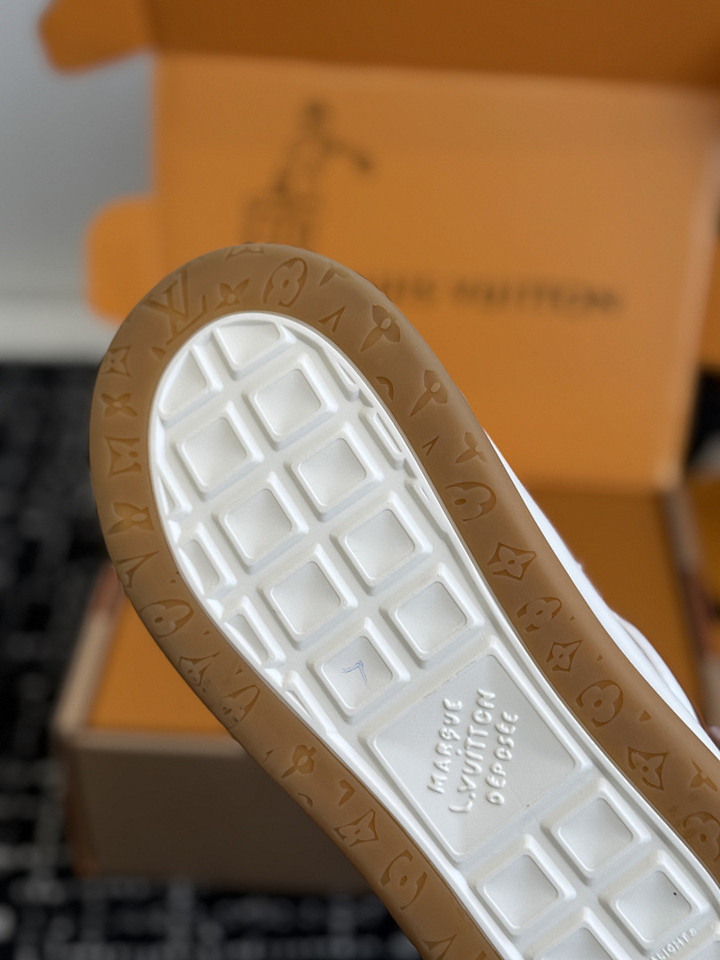 L*V TILTED Sneaker