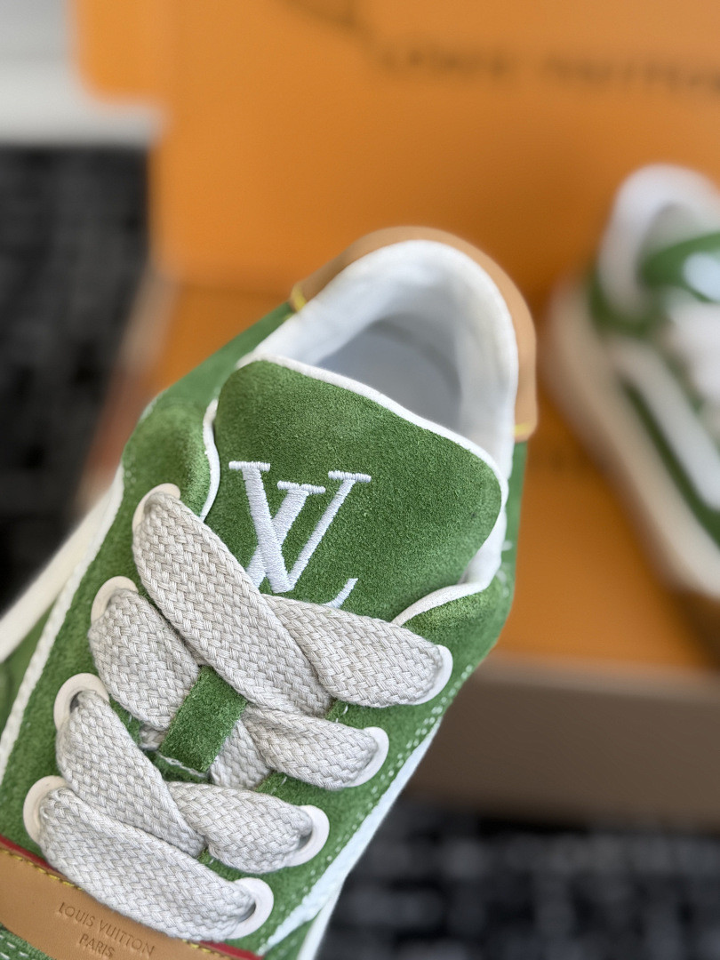 L*V TILTED Sneaker