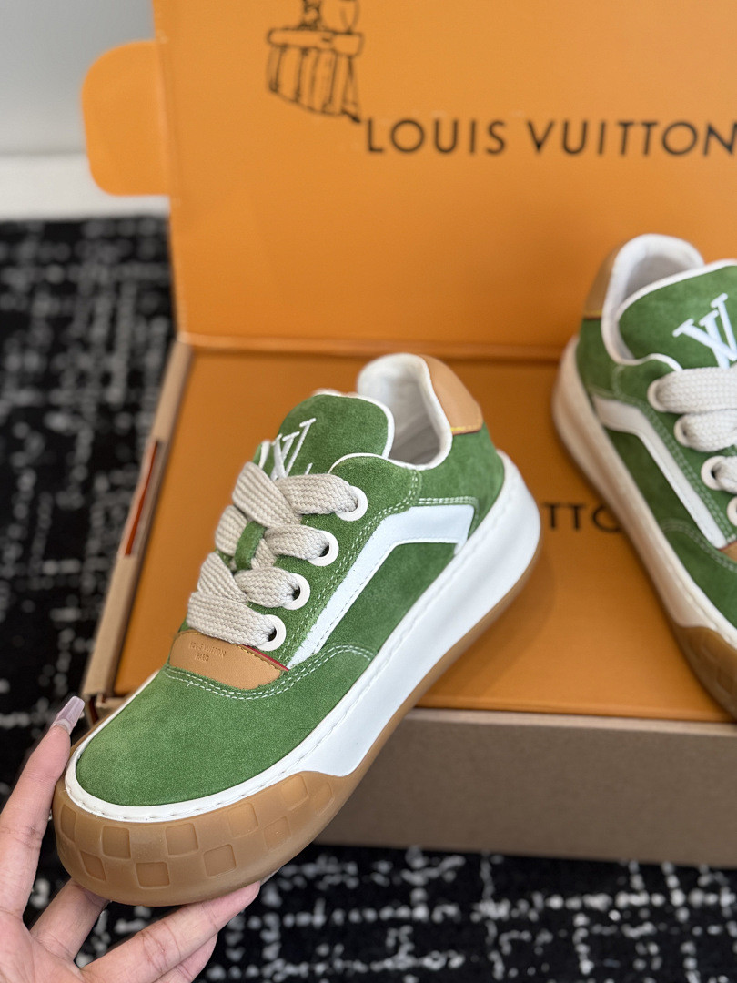 L*V TILTED Sneaker