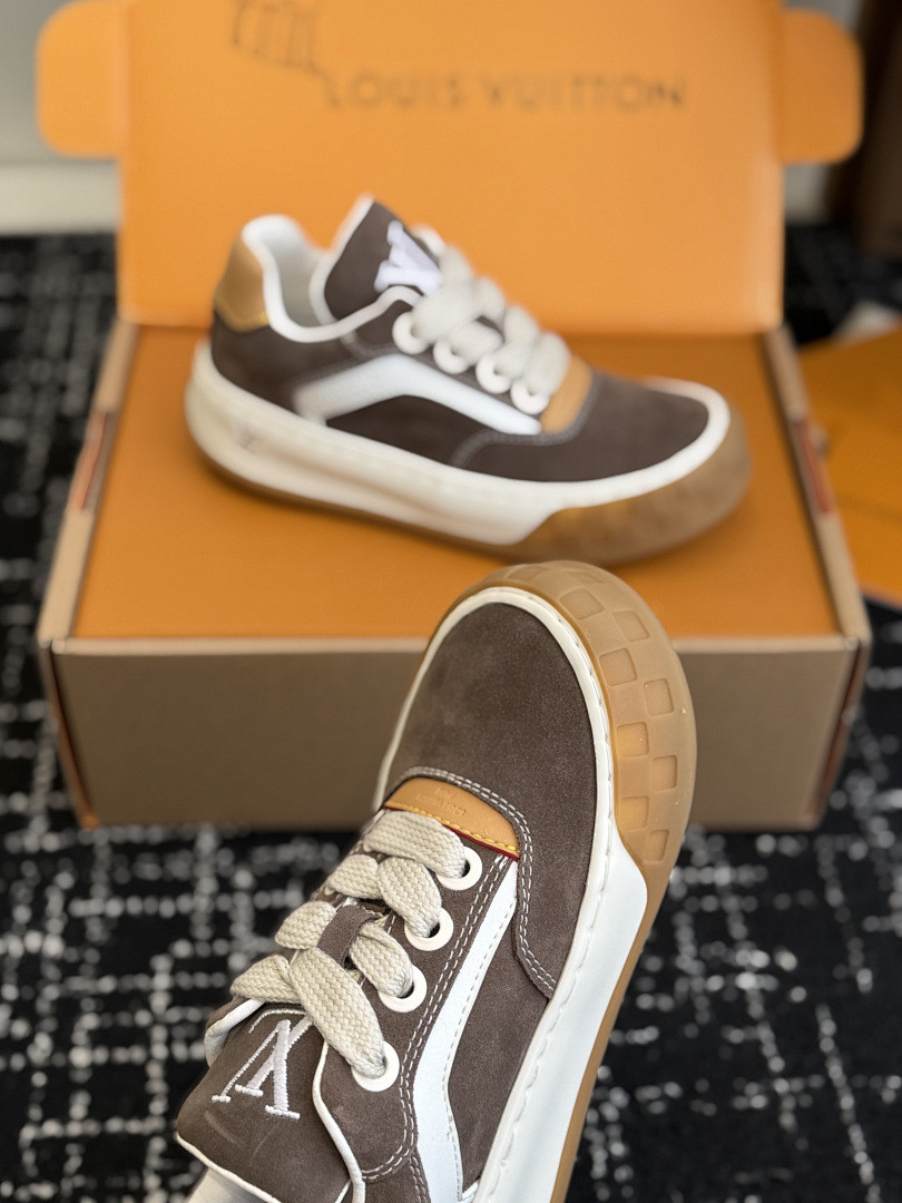 L*V TILTED Sneaker