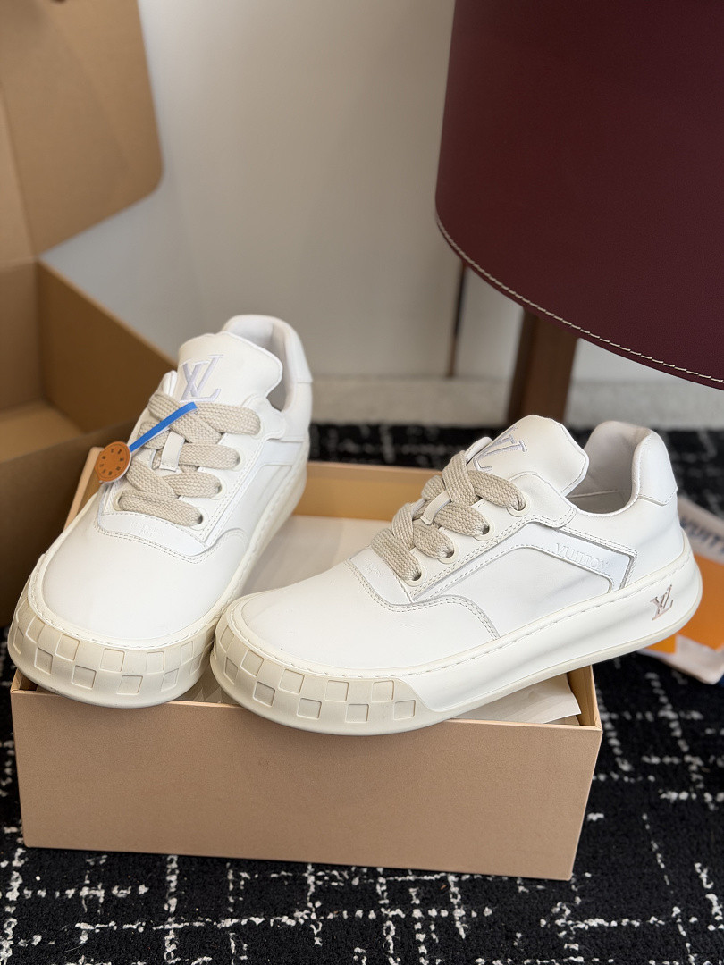 L*V TILTED Sneaker