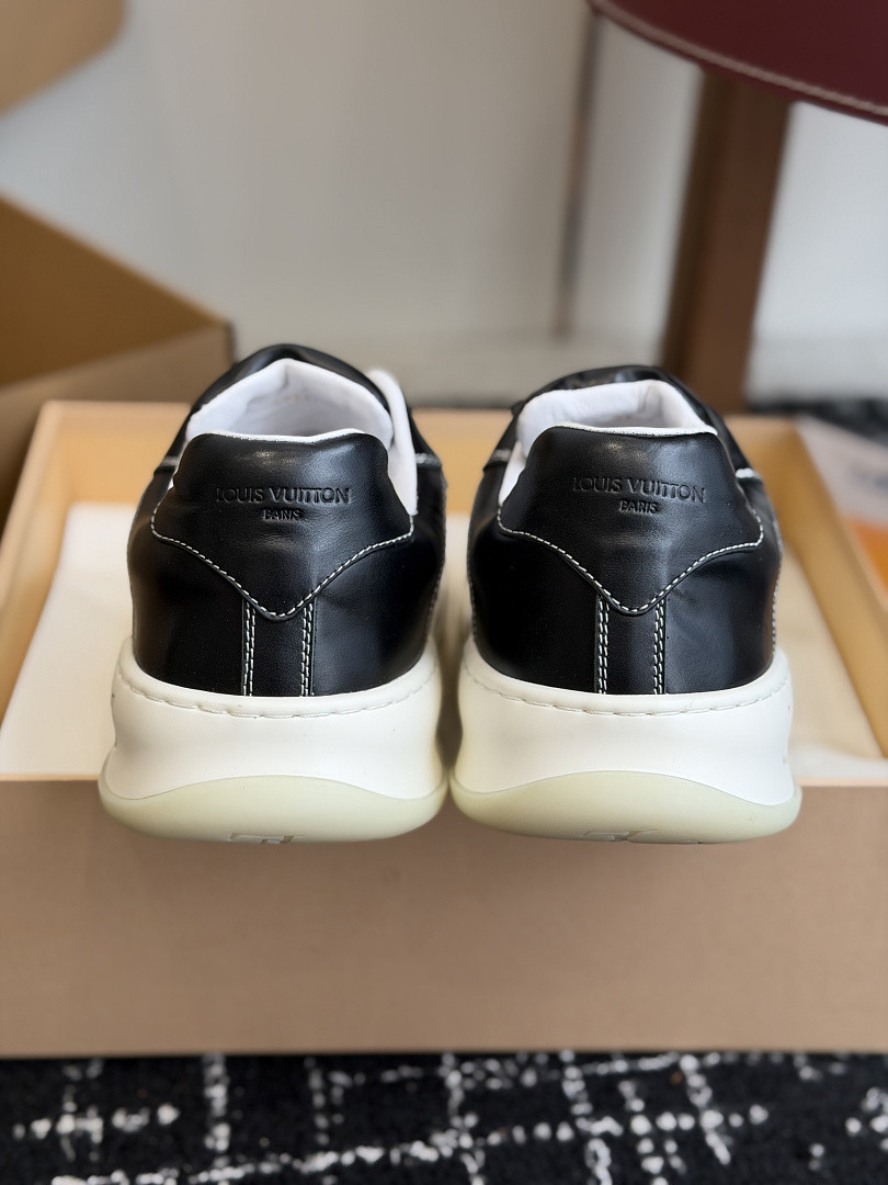 L*V TILTED Sneaker