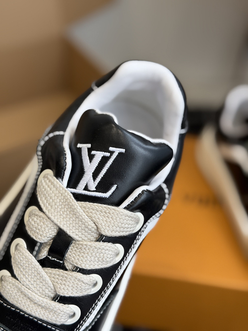 L*V TILTED Sneaker