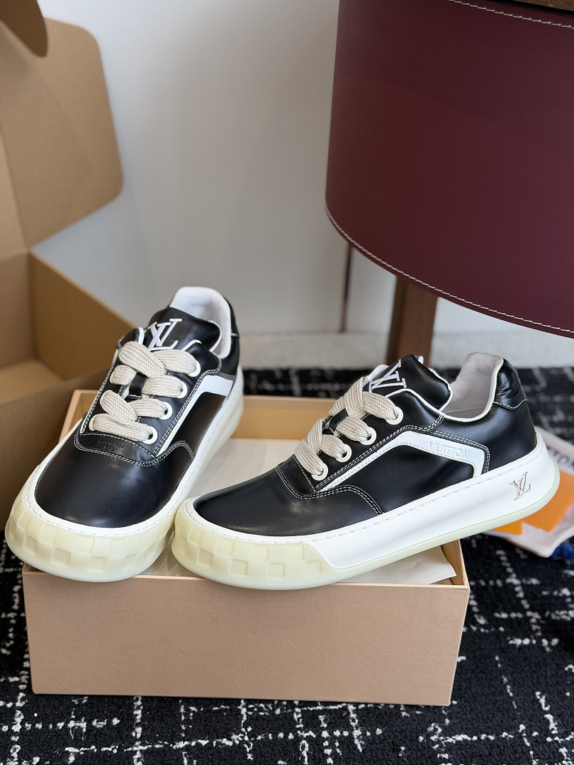 L*V TILTED Sneaker