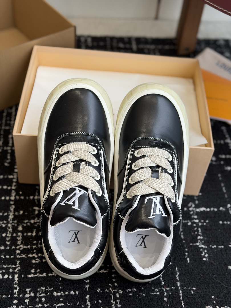 L*V TILTED Sneaker