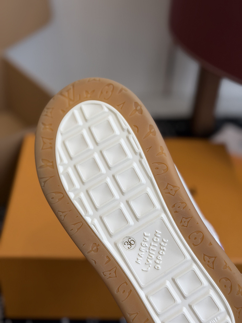 L*V TILTED Sneaker