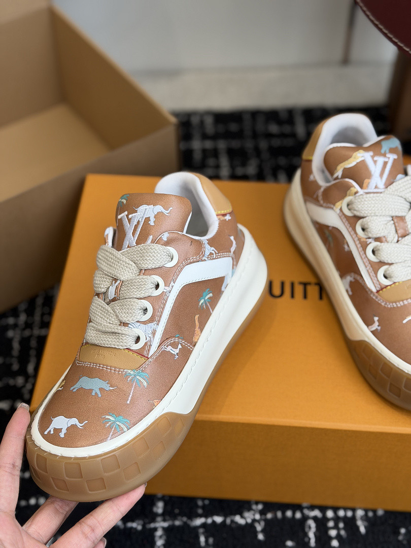 L*V TILTED Sneaker