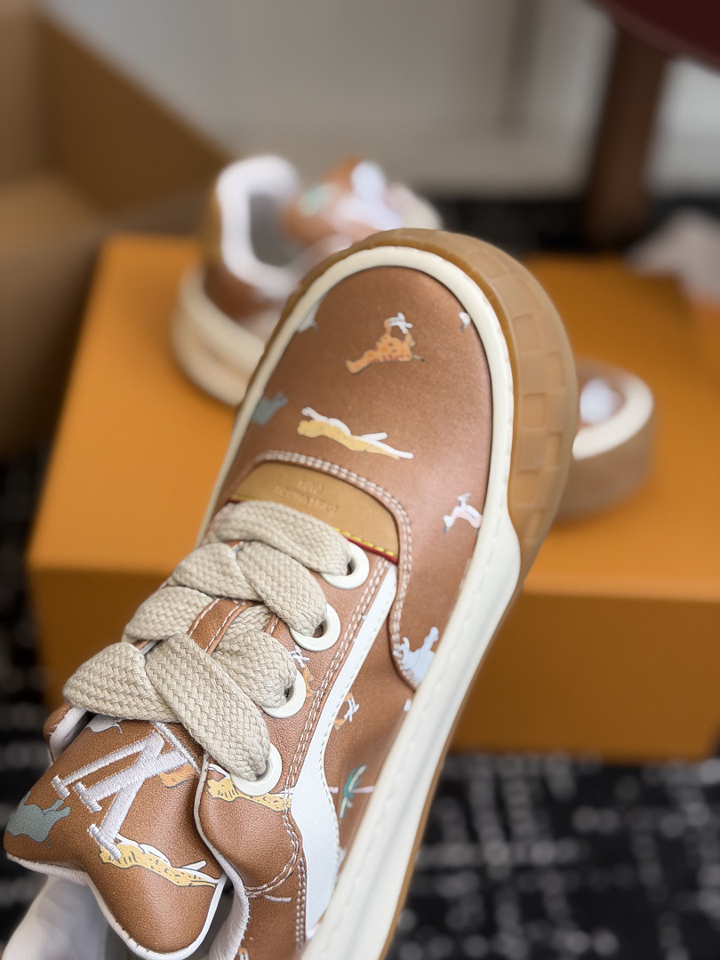 L*V TILTED Sneaker