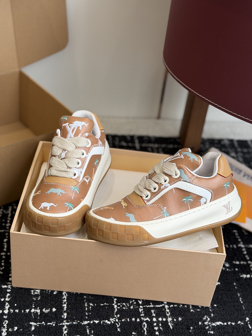 L*V TILTED Sneaker