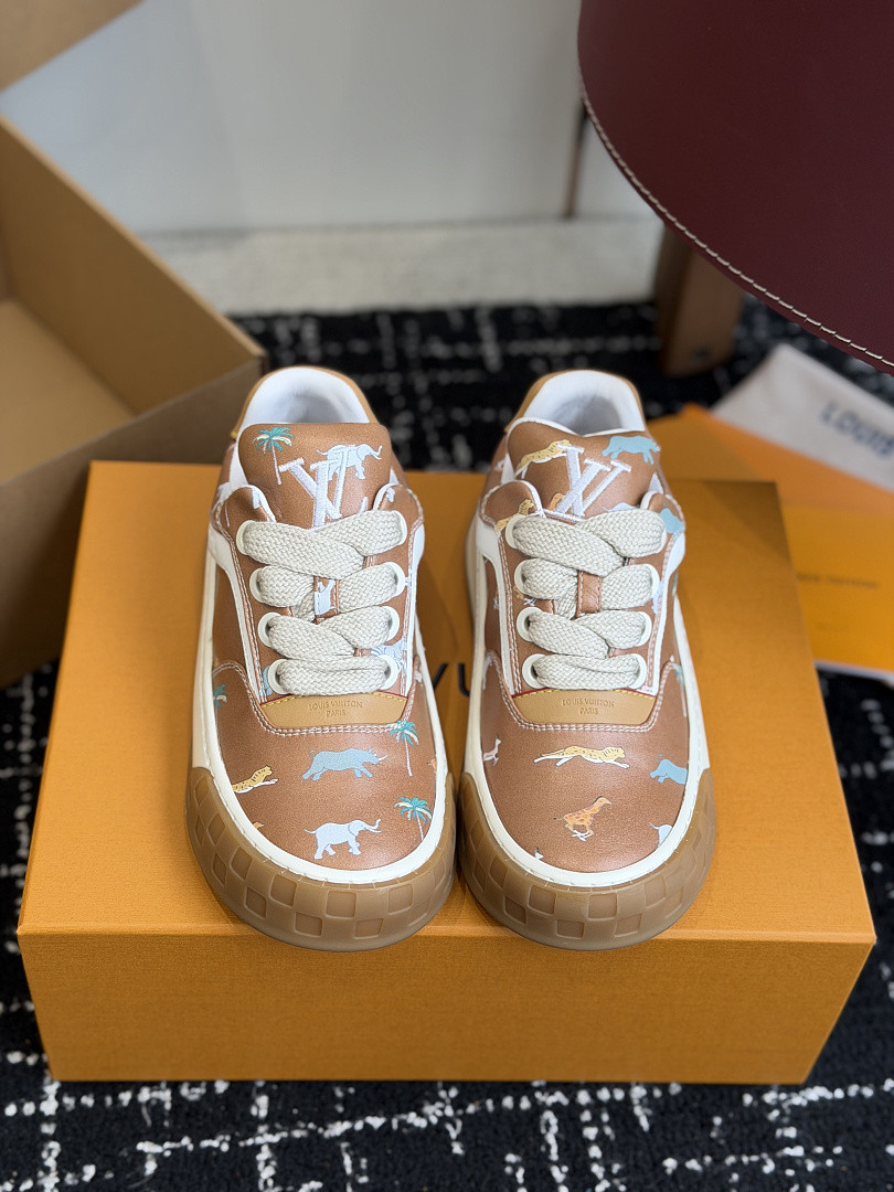 L*V TILTED Sneaker