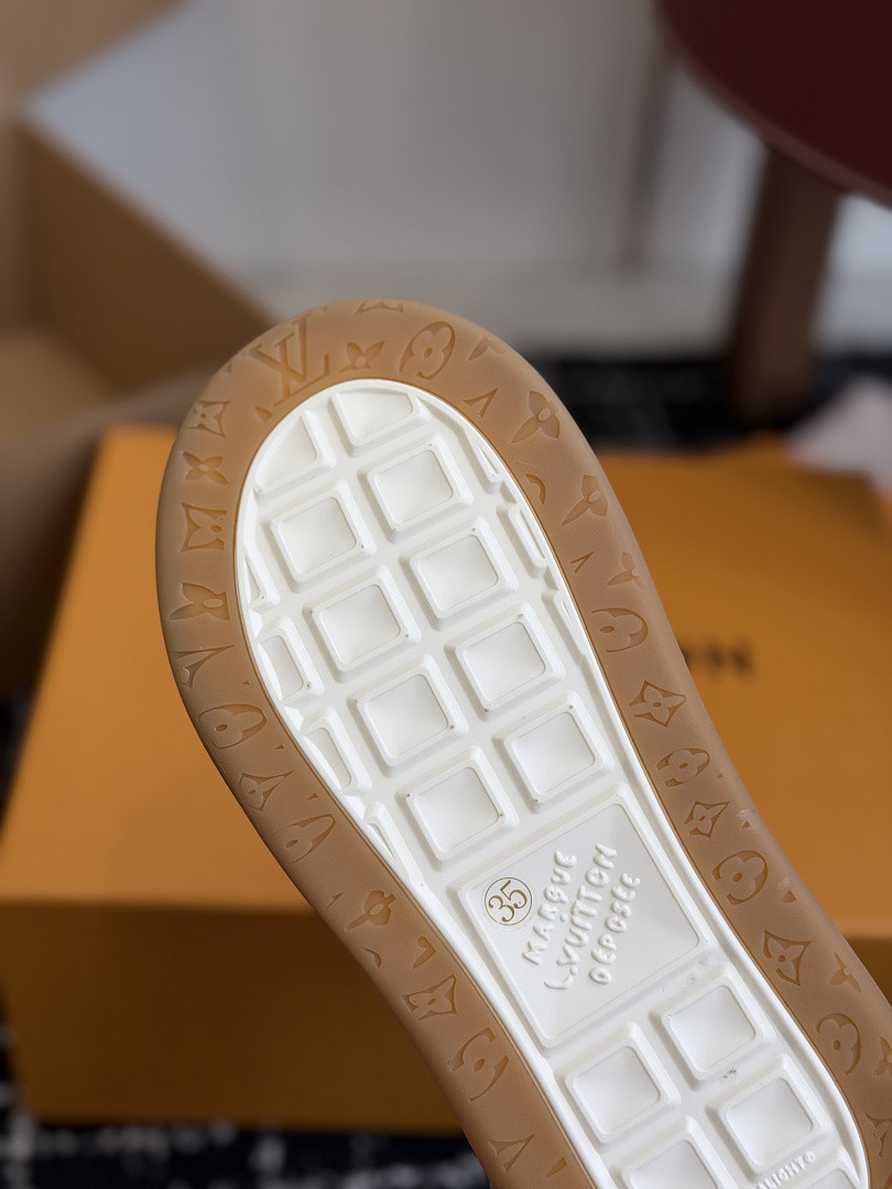 L*V TILTED Sneaker