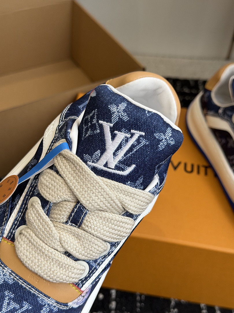 L*V TILTED Sneaker
