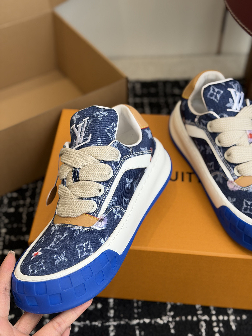 L*V TILTED Sneaker