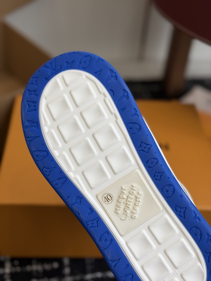 L*V TILTED Sneaker