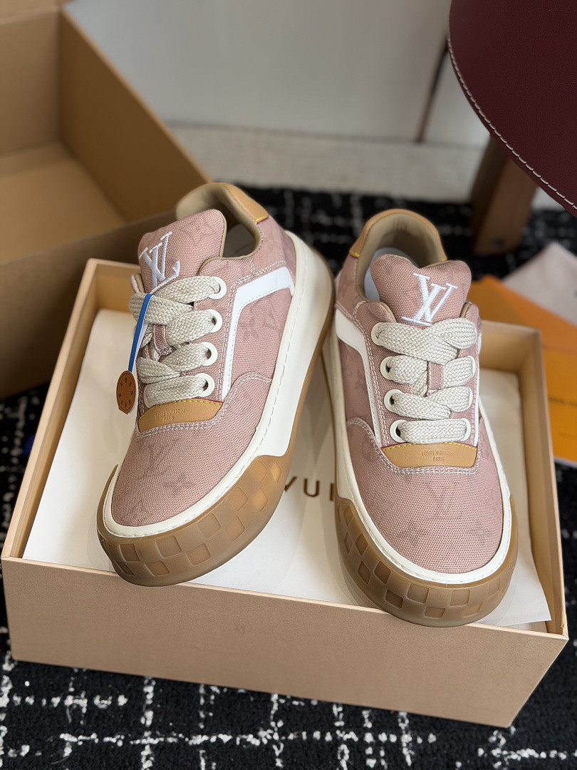 L*V TILTED Sneaker