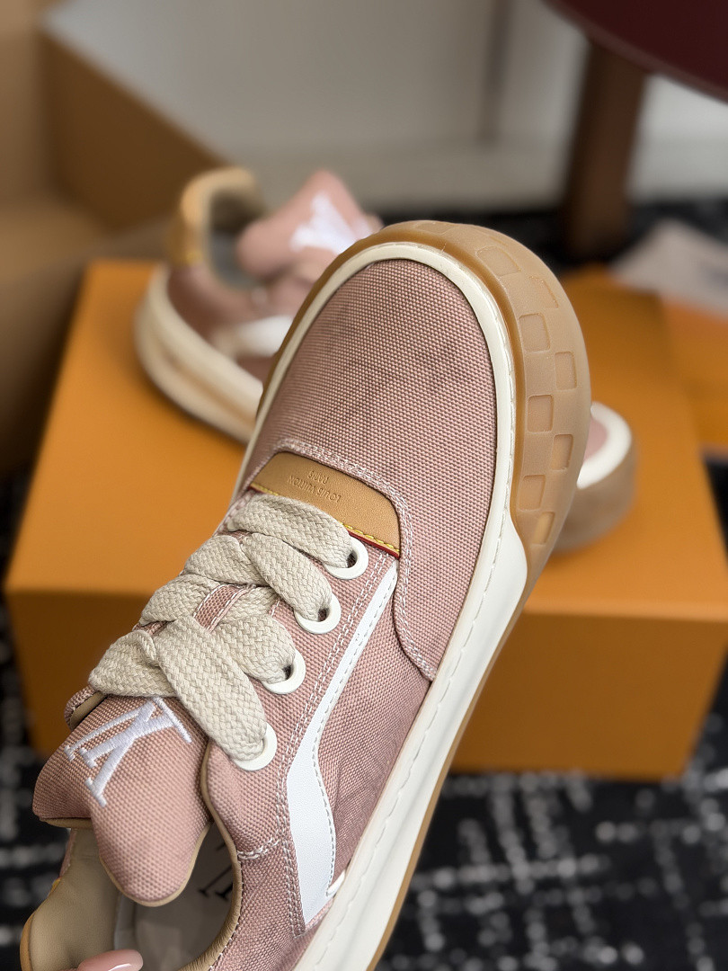 L*V TILTED Sneaker