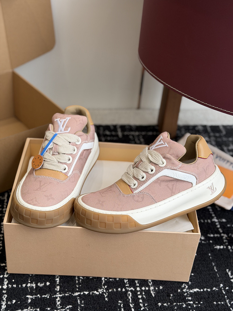 L*V TILTED Sneaker