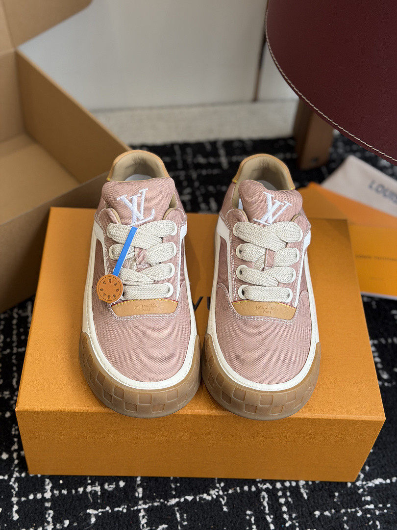 L*V TILTED Sneaker