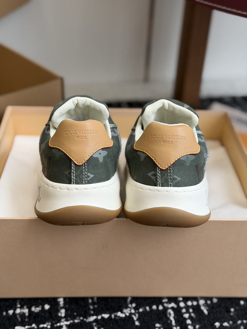 L*V TILTED Sneaker