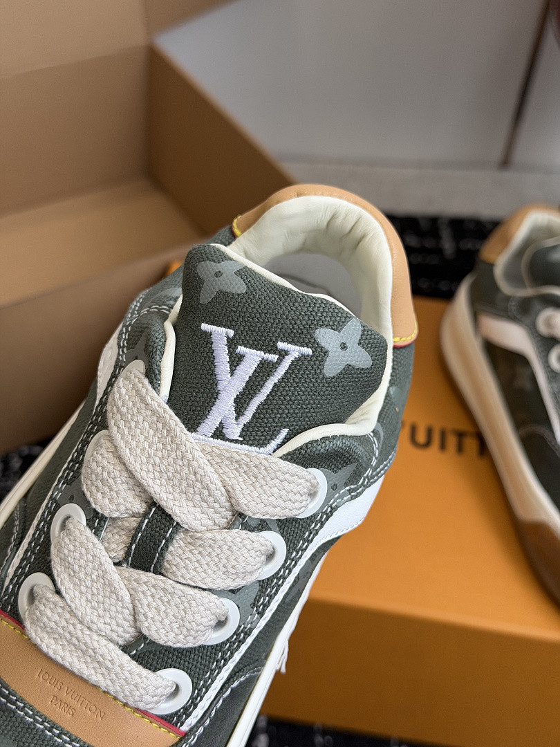 L*V TILTED Sneaker