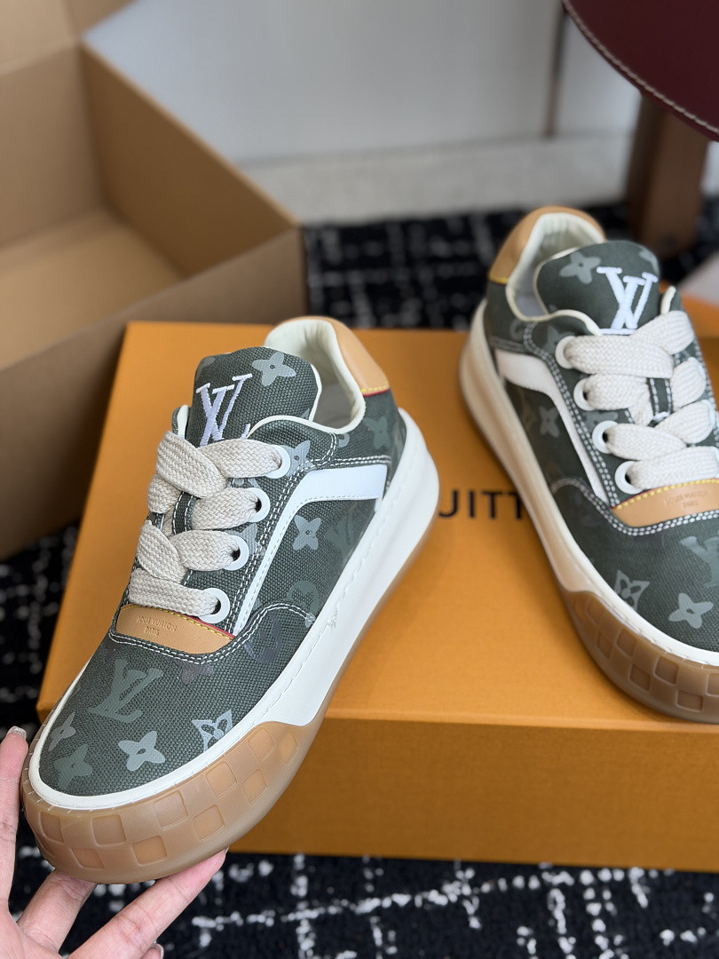 L*V TILTED Sneaker