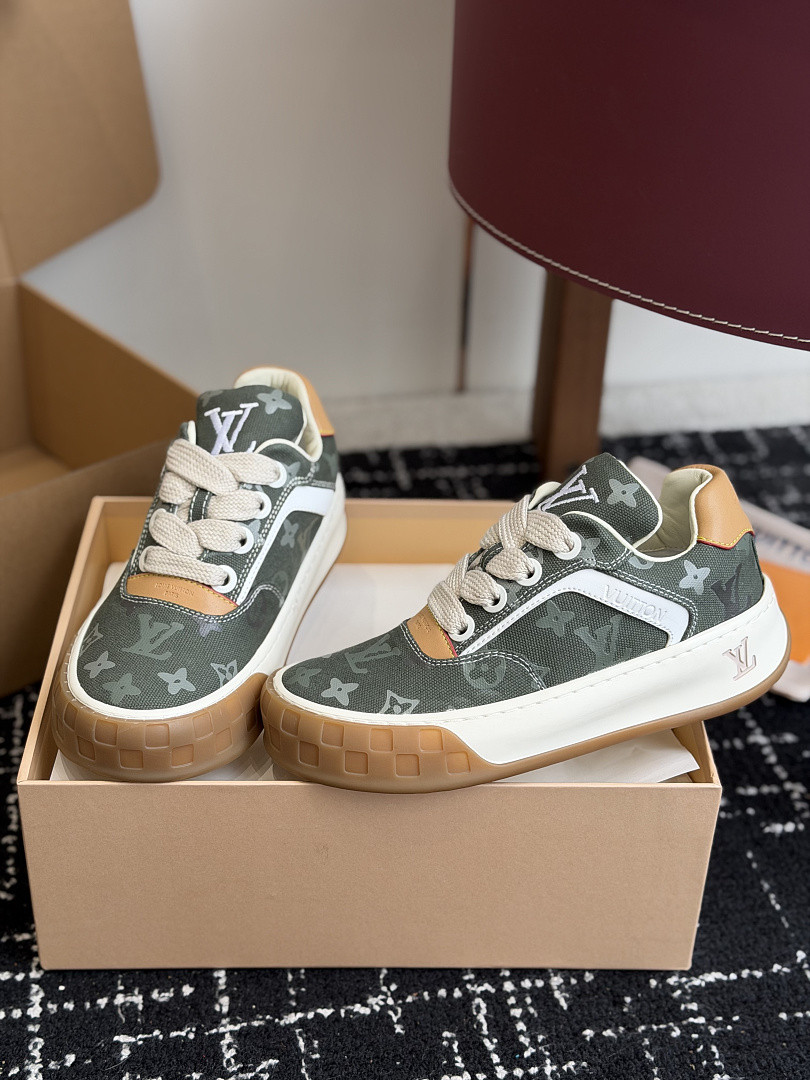 L*V TILTED Sneaker