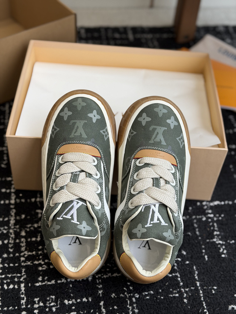 L*V TILTED Sneaker