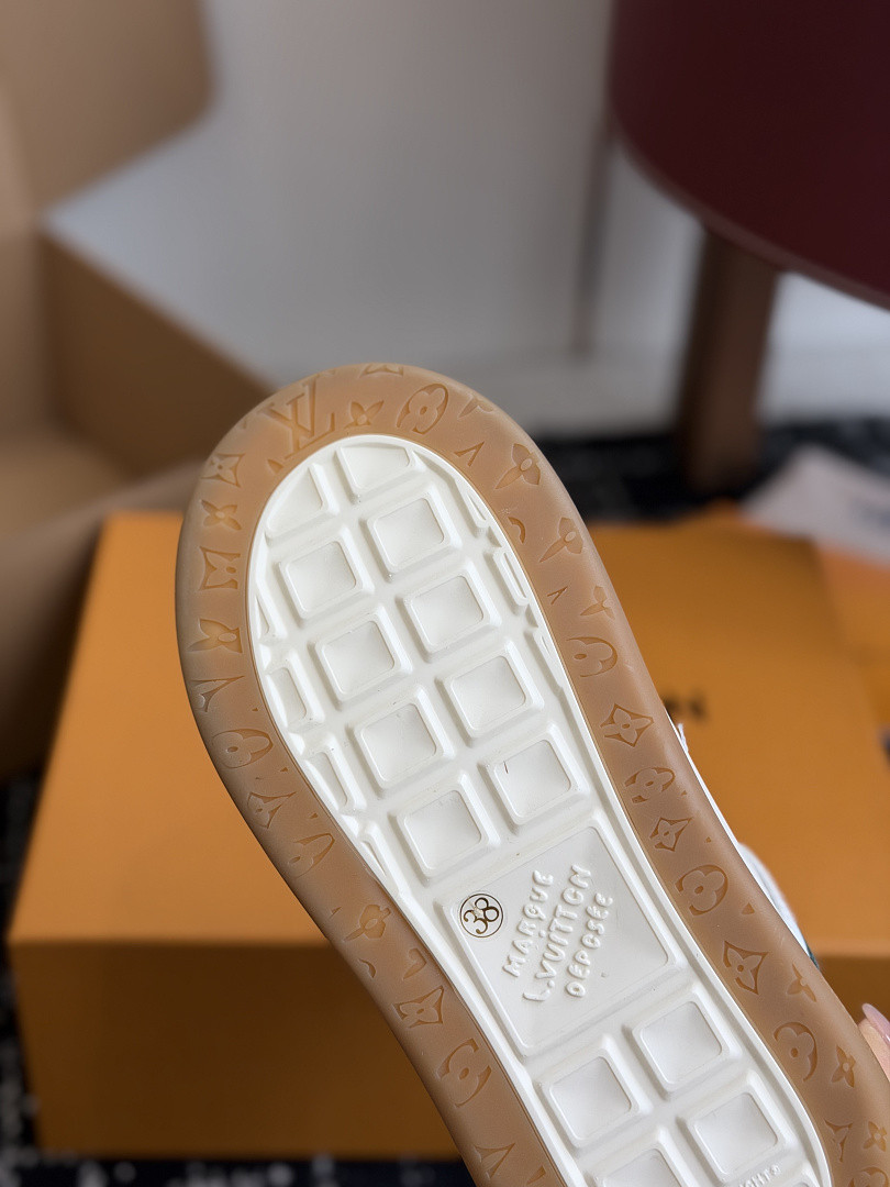 L*V TILTED Sneaker