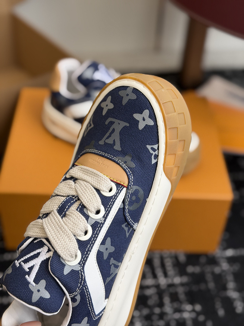 L*V TILTED Sneaker