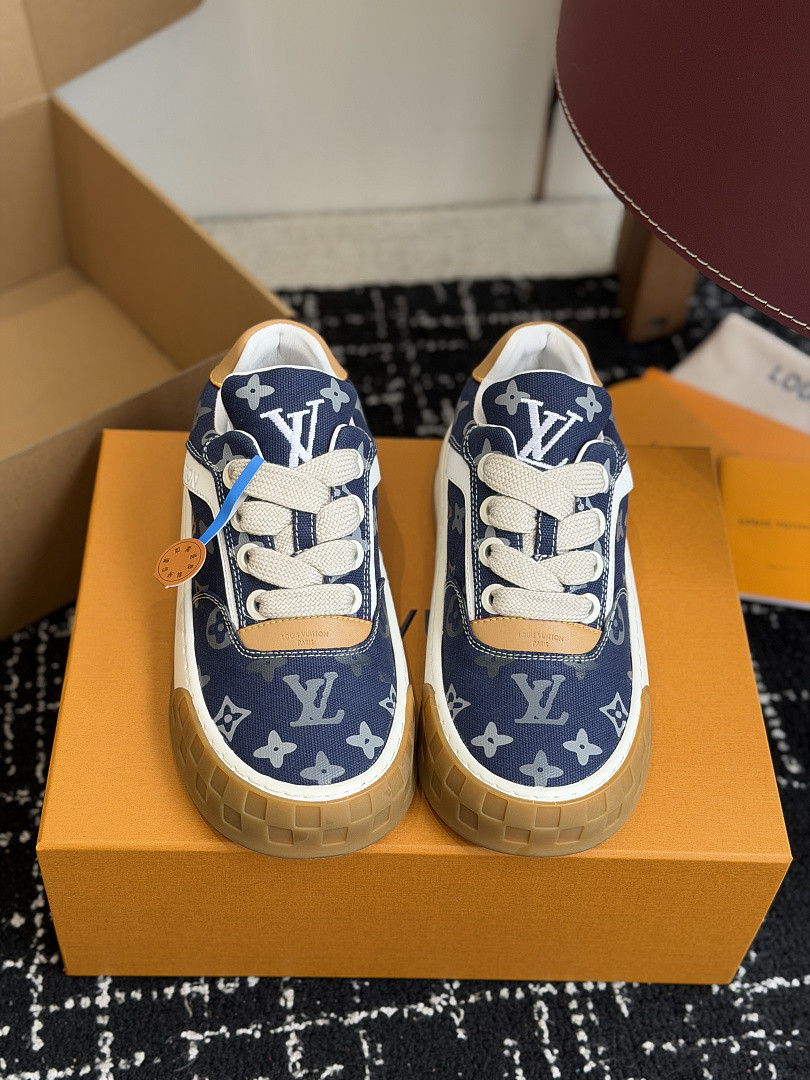 L*V TILTED Sneaker