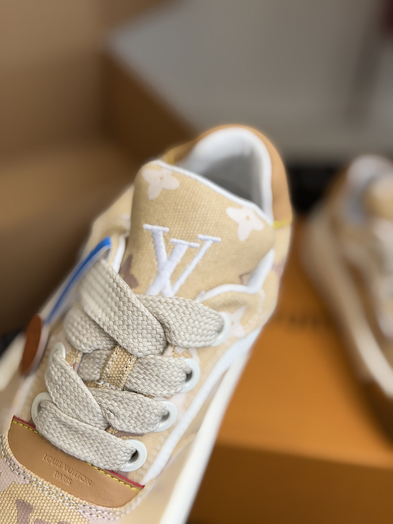 L*V TILTED Sneaker