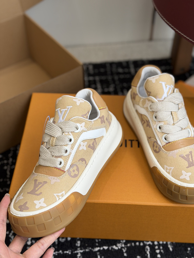 L*V TILTED Sneaker
