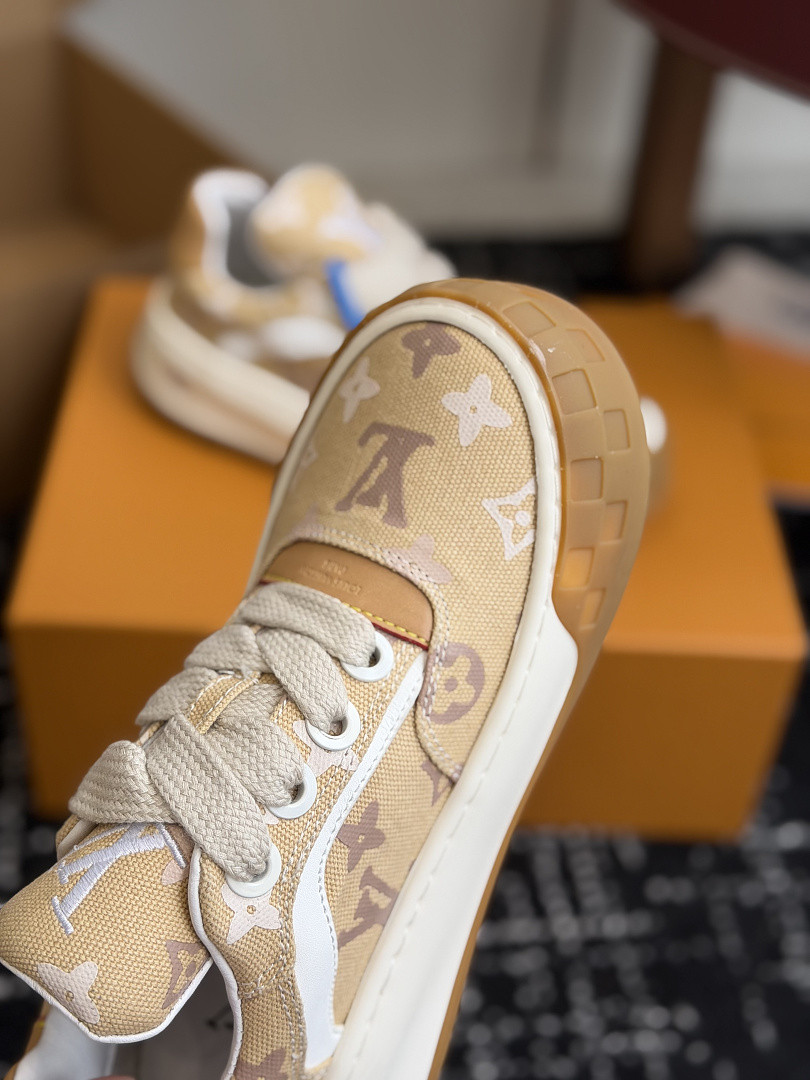 L*V TILTED Sneaker